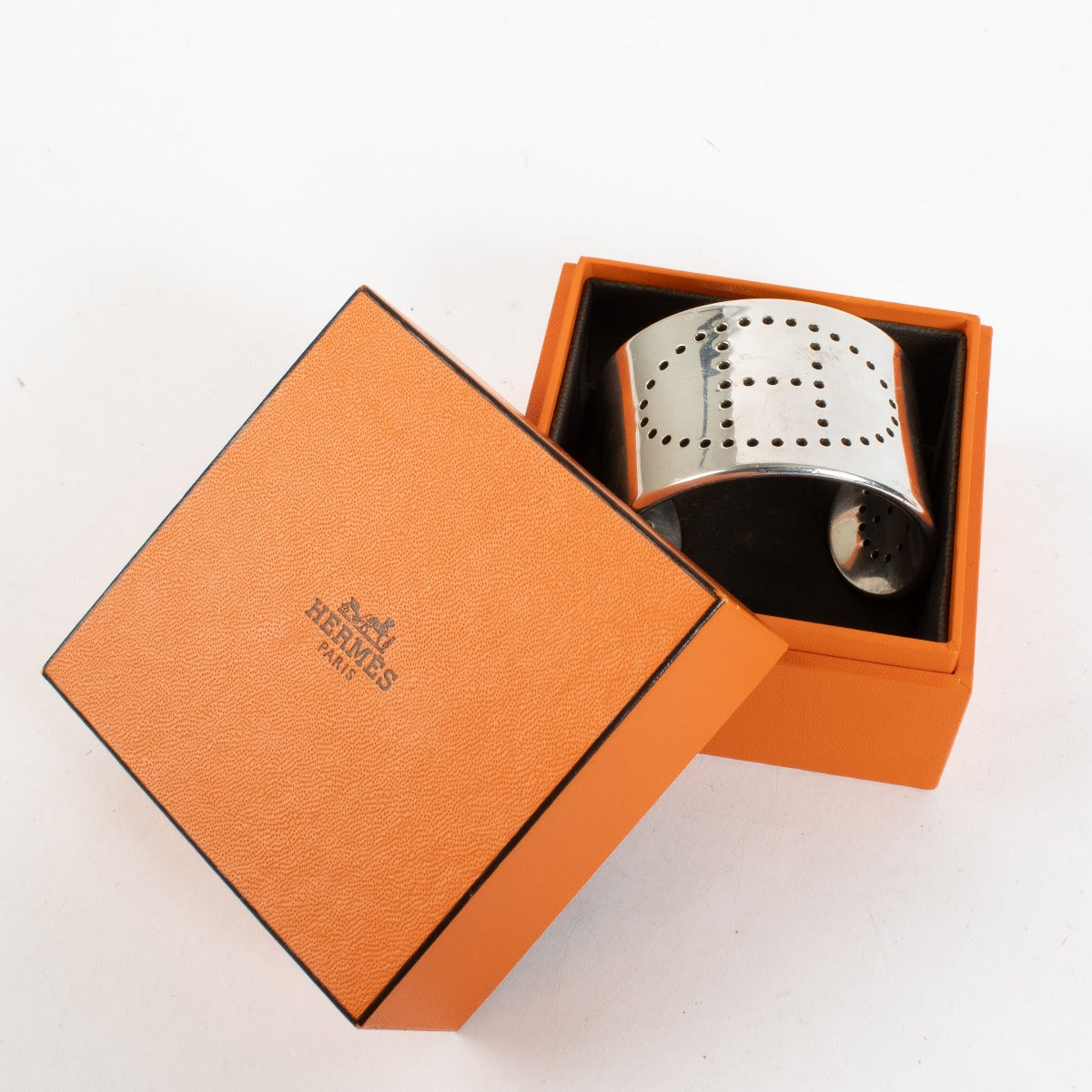 Hermès Eclipse silver bracelet with perforated H design at Labellov.com
