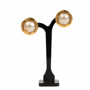 shop 100% authentic second hand Chanel Gold Vintage Pearl Earrings on Labellov.com