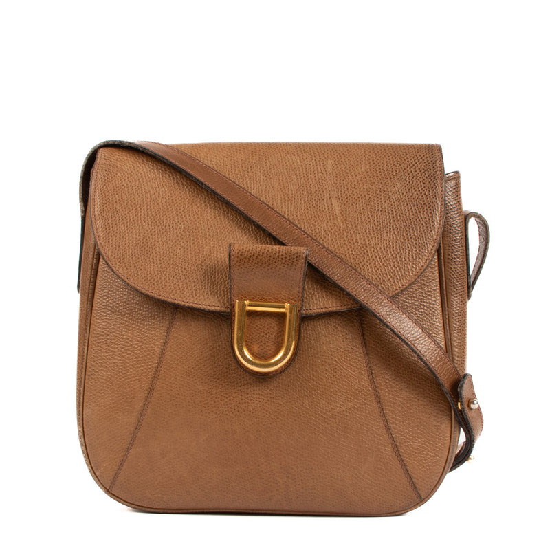 Delvaux Brown Vintage Crossbody Bag for the best price at Labellov secondhand luxury in Antwerp. We buy and sell your preloved and new designer bags for the best price.