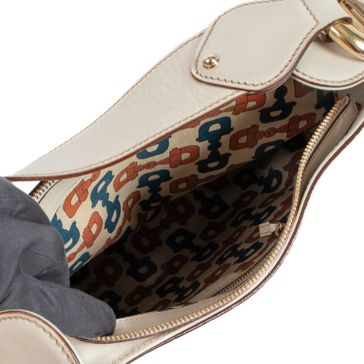 Shop safe online at Labellov in Antwerp, Brussels and Knokke this 100% authentic second hand Gucci Beige Creole Guccissima Horsebit Hobo Bag