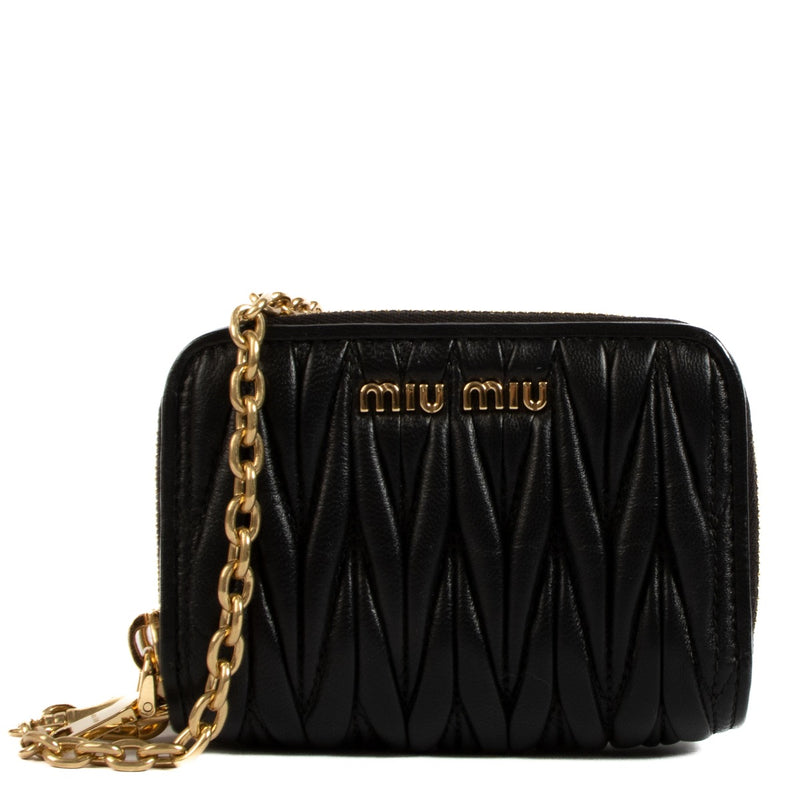 Shop safe online at Labellov in Antwerp, Brussels and Knokke this 100% authentic second hand Miu Miu Black Matelassé Wristlet Wallet