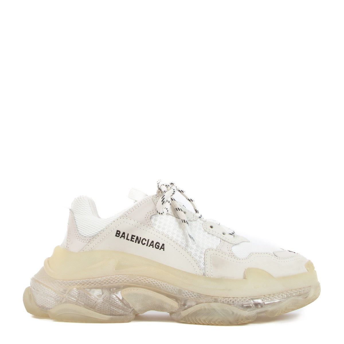 Shop safe online at Labellov in Antwerp these 100% authentic second hand Balenciaga White Triple S Clear Sole Sneakers - size 38