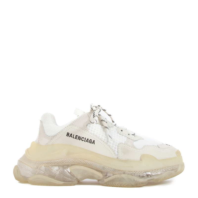 Shop safe online at Labellov in Antwerp these 100% authentic second hand Balenciaga White Triple S Clear Sole Sneakers - size 38