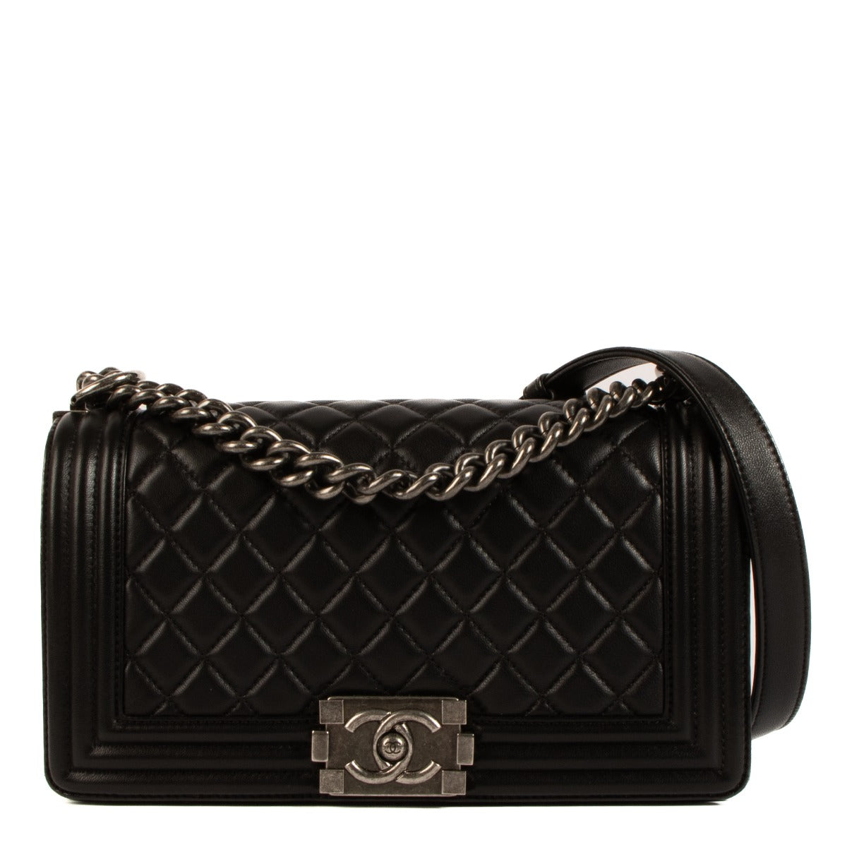 Shop safe online at Labellov in Antwerp, Brussels and Knokke this 100% authentic second hand Chanel Black Quilted Medium Boy Bag