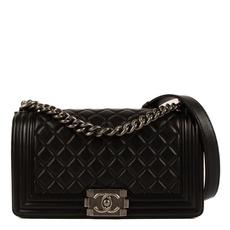 Shop safe online at Labellov in Antwerp, Brussels and Knokke this 100% authentic second hand Chanel Black Quilted Medium Boy Bag