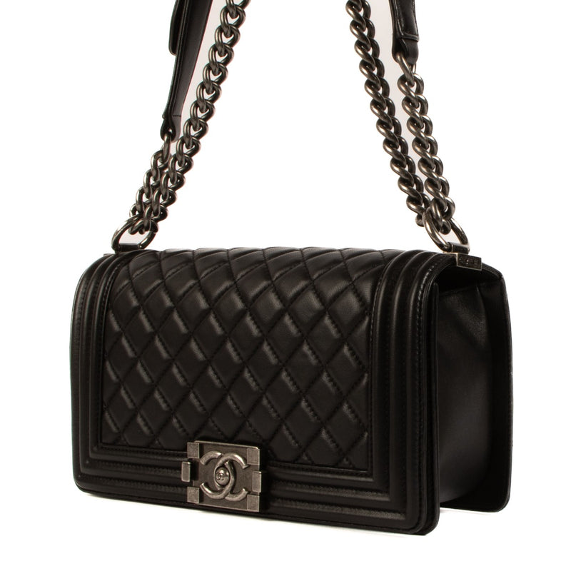 Shop safe online at Labellov in Antwerp, Brussels and Knokke this 100% authentic second hand Chanel Black Quilted Medium Boy Bag