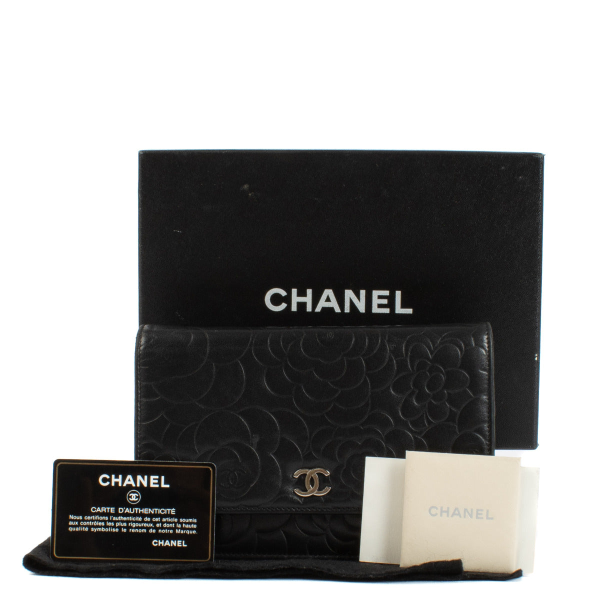 Chanel Black Camellia Wallet On Chain for the best price at Labellov secondhand luxury in Antwerp and Knokke