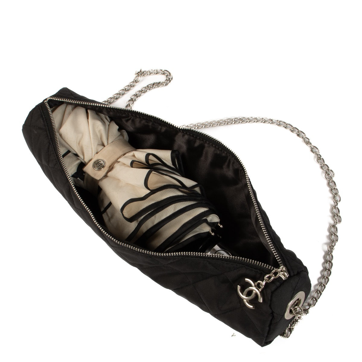 Buy authentic secondhand Chanel umbrella at the right price at Labellov vintage webshop. Safe and secure online shopping. Koop authentieke tweedehands Chanel tassen met juiste prijs bij Labellov