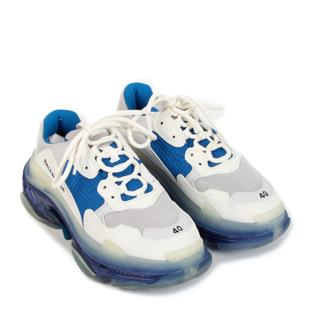 Balenciaga White Triple S Clear Sole Sneakers - Size 40 for the best price at Labellov secondhand luxury in Antwerp. We buy and sell your preloved and new designer bags.