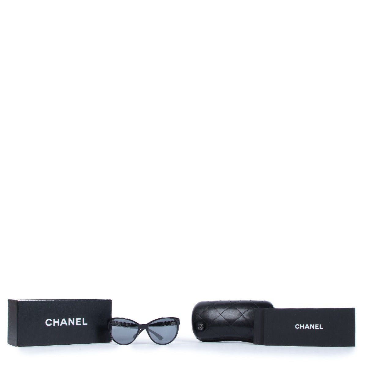 Lunettes de soleil Chanel chaîne noire