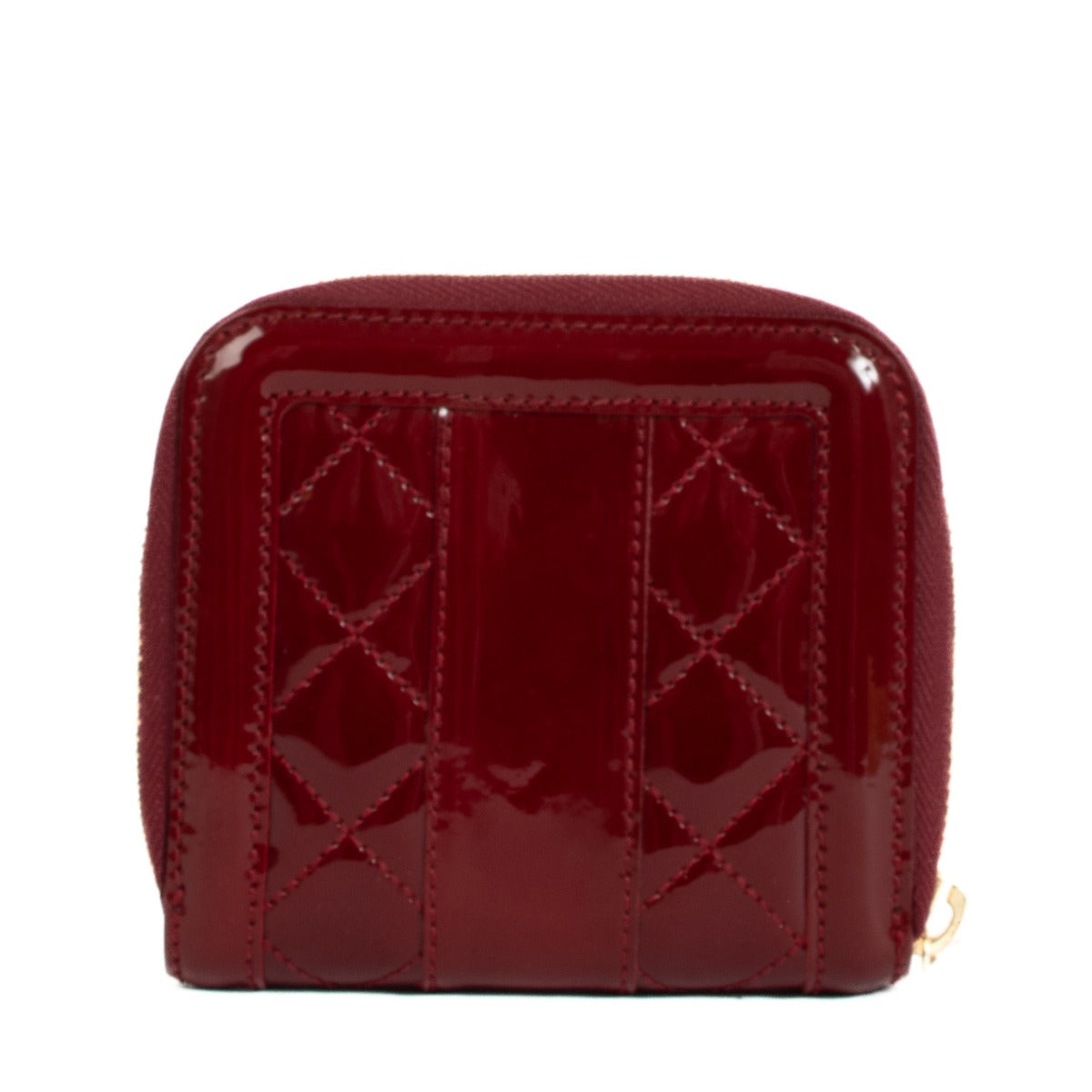Burberry Red Patent Leather Wallet for the best price at Labellov secondhand luxury in Antwerp. We buy and sell your authentic designer bags for the best price.