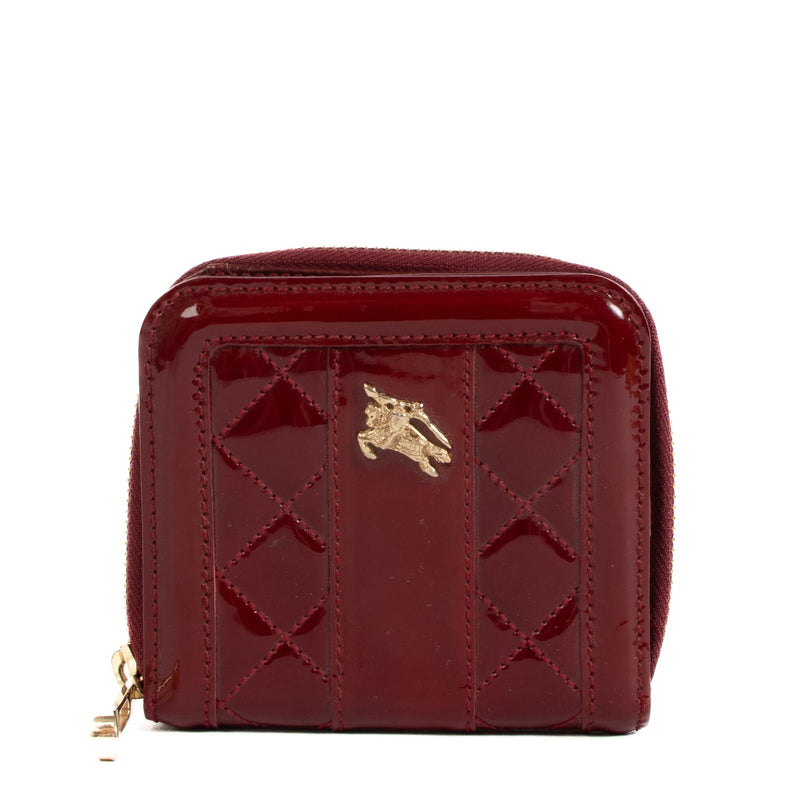 Burberry Red Patent Leather Wallet for the best price at Labellov secondhand luxury in Antwerp. We buy and sell your authentic designer bags for the best price.