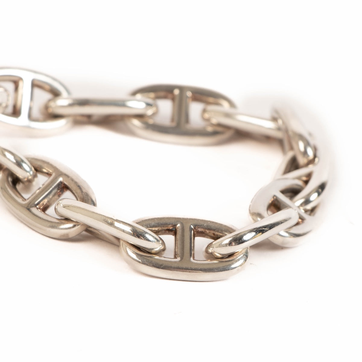 Shop safe online at Labellov in Antwerp, Brussels and Knokke this 100% authentic second hand Hermès Chaine d'Ancre Large Sterling Silver Bracelet