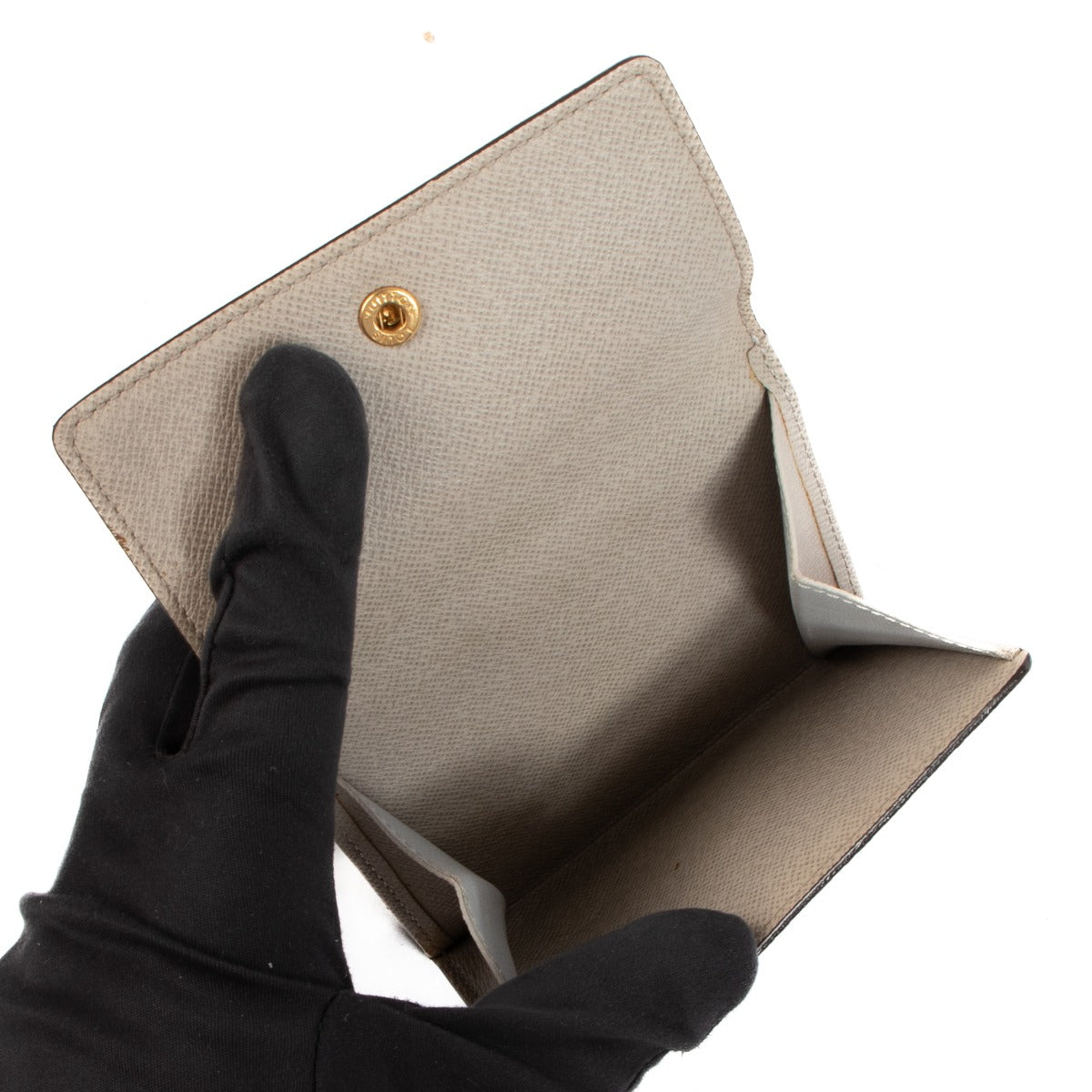 Shop safe online at Labellov in Antwerp, Brussels and Knokke this 100% authentic second hand Louis Vuitton Elise Lace Dentelle Monogram Wallet