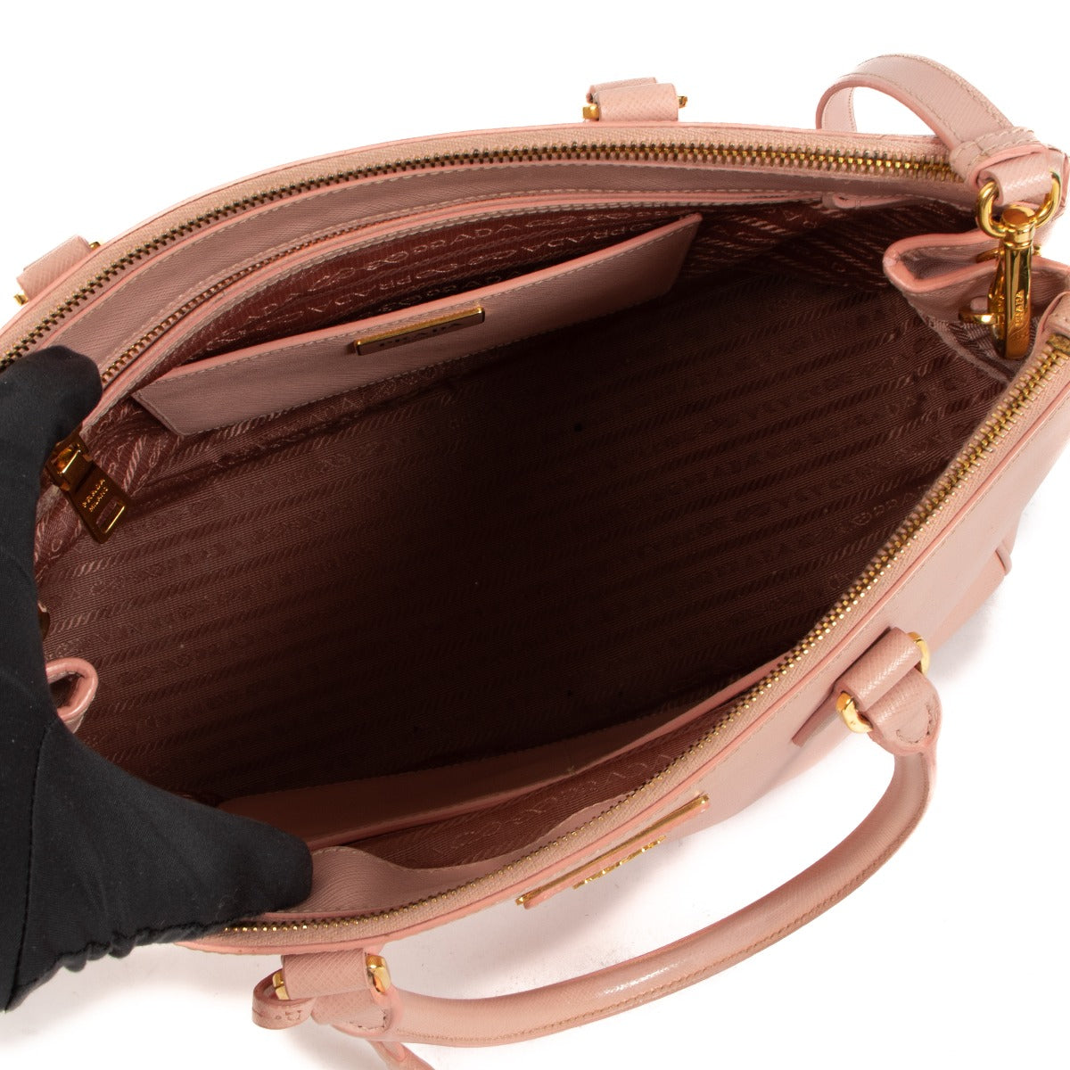 Shop safe online at Labellov in Antwerp, Brussel and Knokke this 100% authentic second hand Prada Pink Large Galleria Saffiano Leather Bag