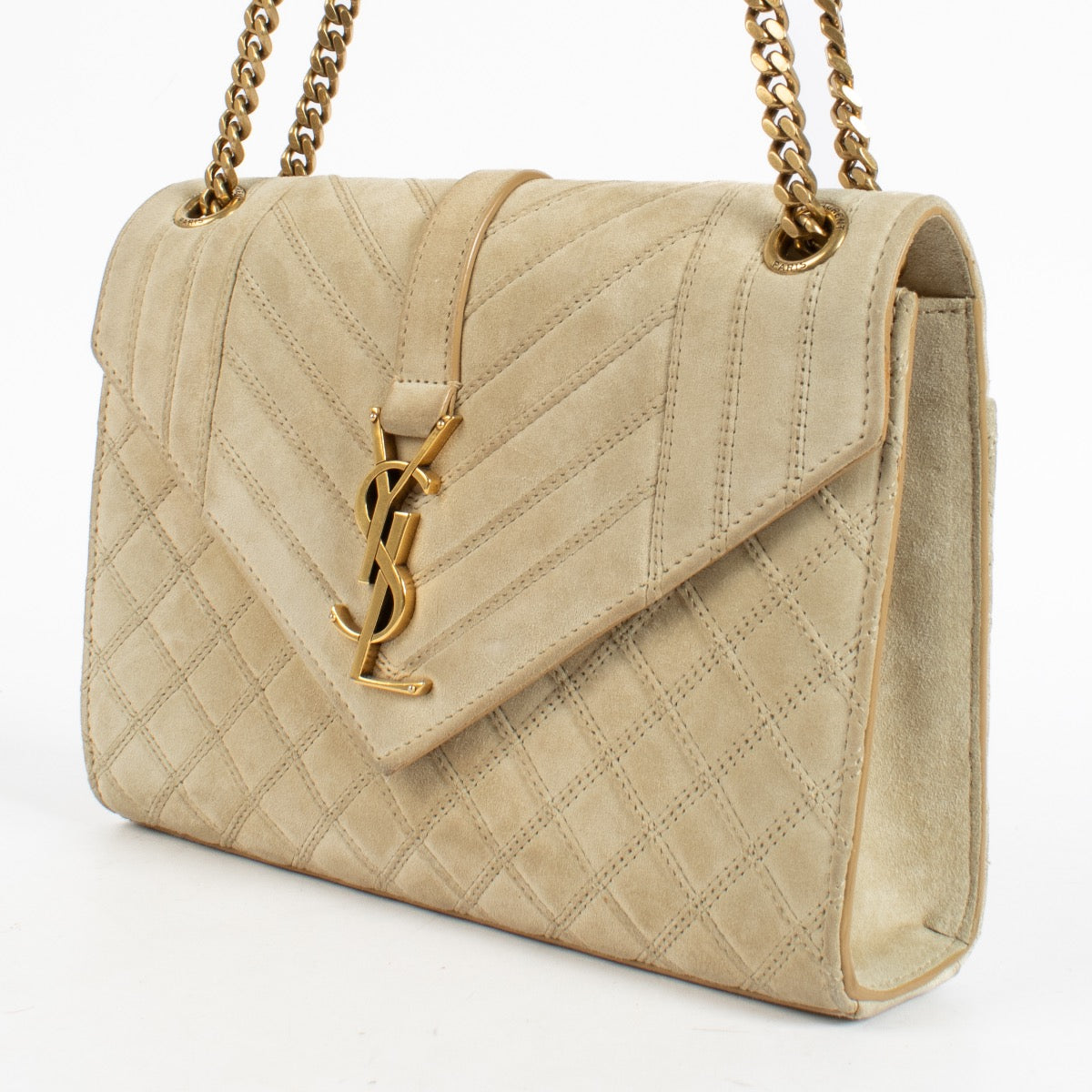 Shop the authentic Saint Laurent Beige Suede Medium Envelope Bag second hand on Labellov.com.