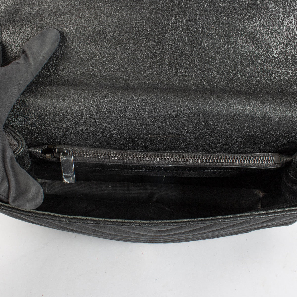 Shop the authentic Saint Laurent All Black Large College Bag second hand on Labellov.com.