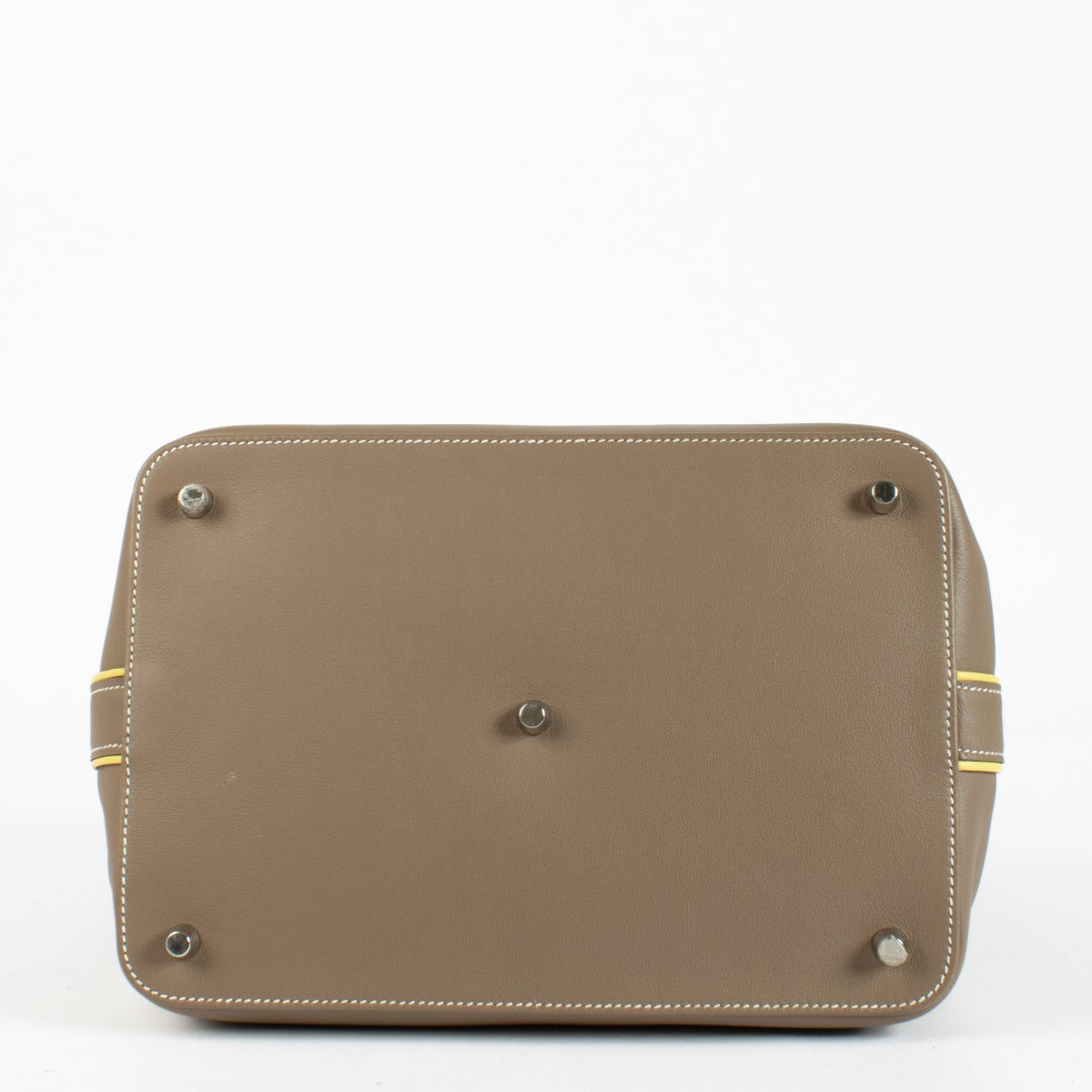 Authentic pre-loved Hermès Toolbox 26 Tilt Veau Swift Etoupe Soufre PHW on Labellov.com