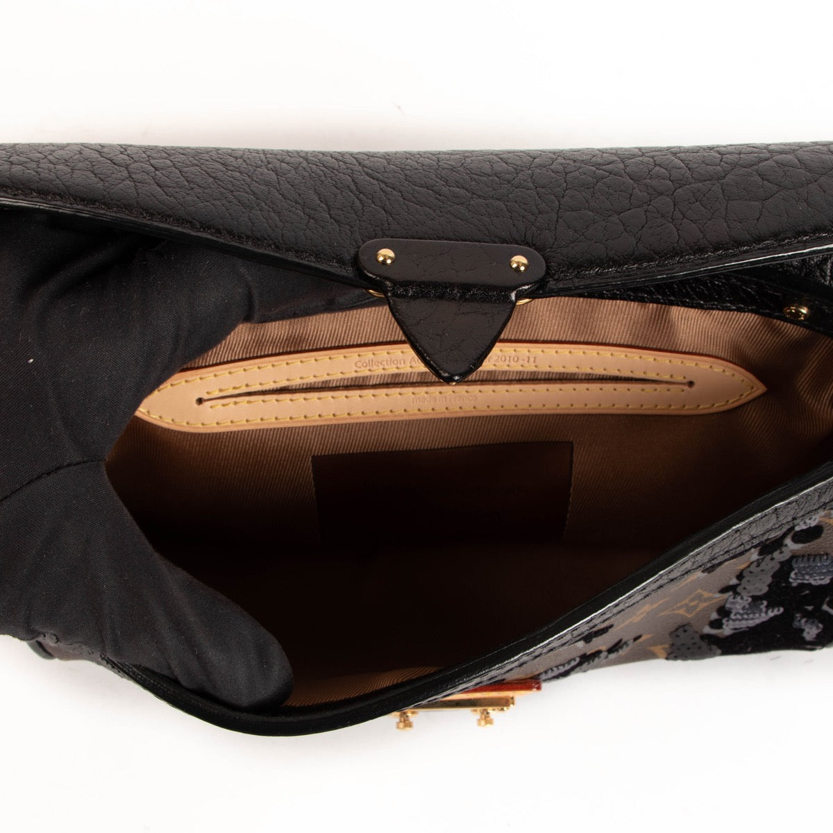 Shop safe online at Labellov in Antwerp, Brussels and Knokke this 100% authentic second hand Louis Vuitton Limited Edition Fleur de Jais Manege Clutch