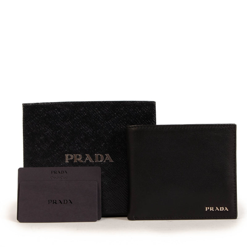 Shop safe online at Labellov in Antwerp, Brussels and Knokke this 100% authentic second hand Prada Black Leather Fold-over Wallet