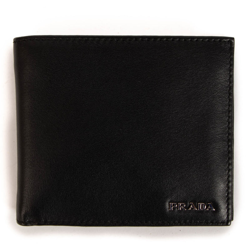 Shop safe online at Labellov in Antwerp, Brussels and Knokke this 100% authentic second hand Prada Black Leather Fold-over Wallet