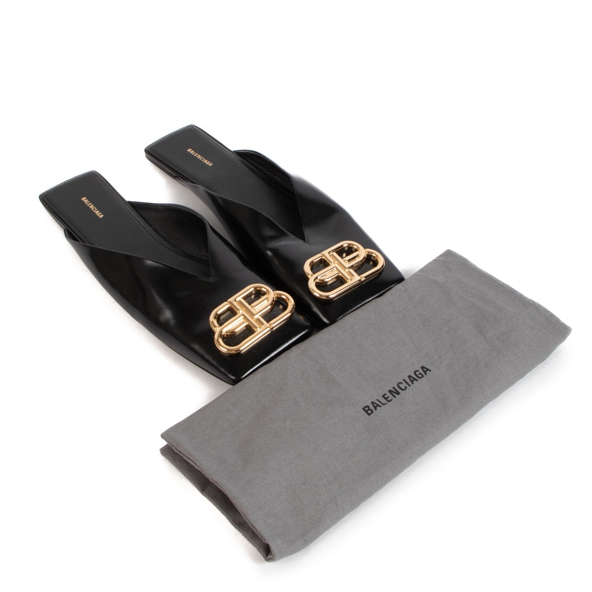 Shop safe online at Labellov in Antwerp, Brussels and Knokke these 100% authentic second hand Balenciaga Black Leather Double Square BB Flats - size 39,5