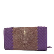 Shop safe online at Labellov in Antwerp, Brussels and Knokke this 100% authentic second hand Bottega Veneta Purple Galuchat Wallet. Veilig online authentieke tweedehands Bottega Veneta Purple Galuchat Wallet kopen bij Labellov.