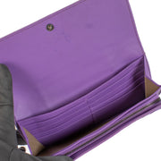 Shop safe online at Labellov in Antwerp, Brussels and Knokke this 100% authentic second hand Bottega Veneta Purple Galuchat Wallet. Veilig online authentieke tweedehands Bottega Veneta Purple Galuchat Wallet kopen bij Labellov.