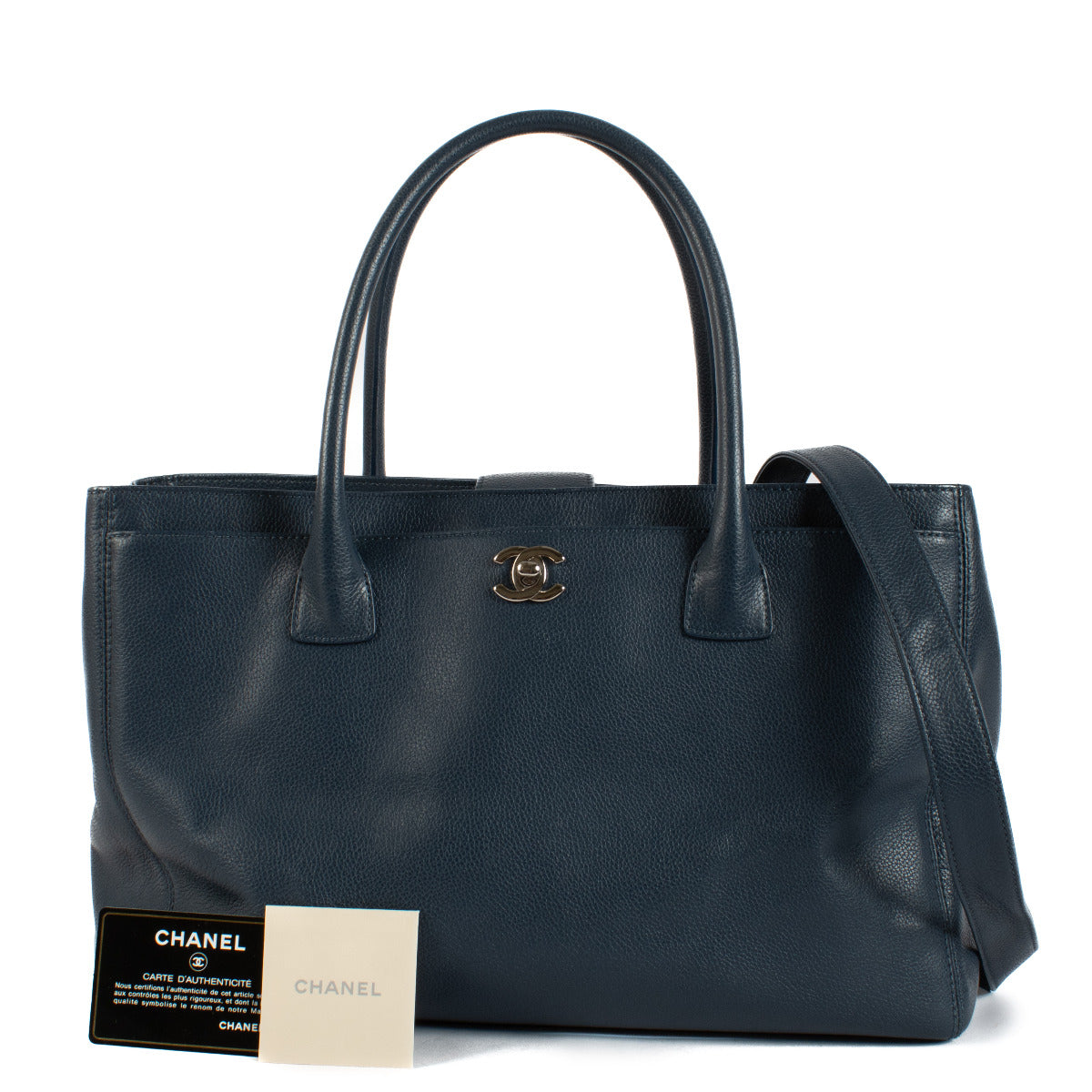 Chanel Blue Leather Executive Tote Bag aan de beste prijs bij Labellov secondhand luxury in Antwerpen en Knokke.