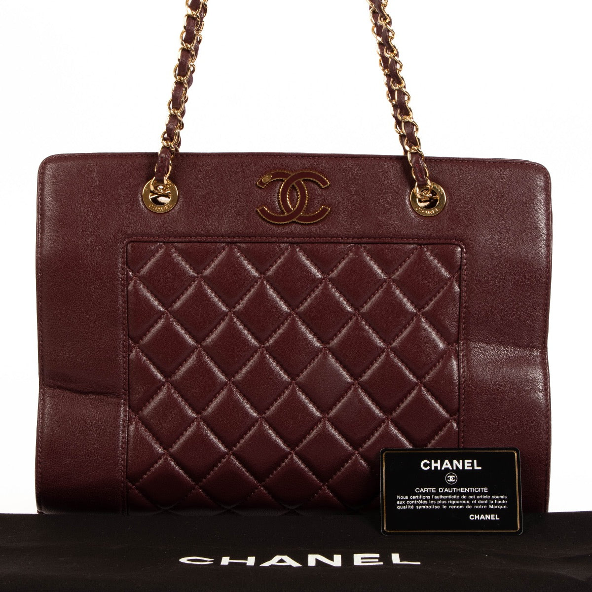Shop safe online at Labellov in Antwerp, Brussels and Knokke this 100% authentic second hand Chanel Burgundy Quilted Leather Shopper Shoulder Bag