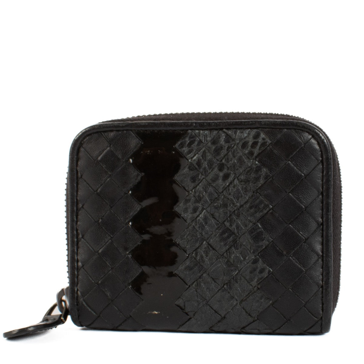 Shop safe online at Labellov in Antwerp, Brussels and Knokke this 100% authentic second hand Bottega Veneta Black Python/Intrecciato Card Wallet. Veilig online tweedehands authentieke Bottega Veneta zwarte portefeuille kopen bij Labellov.