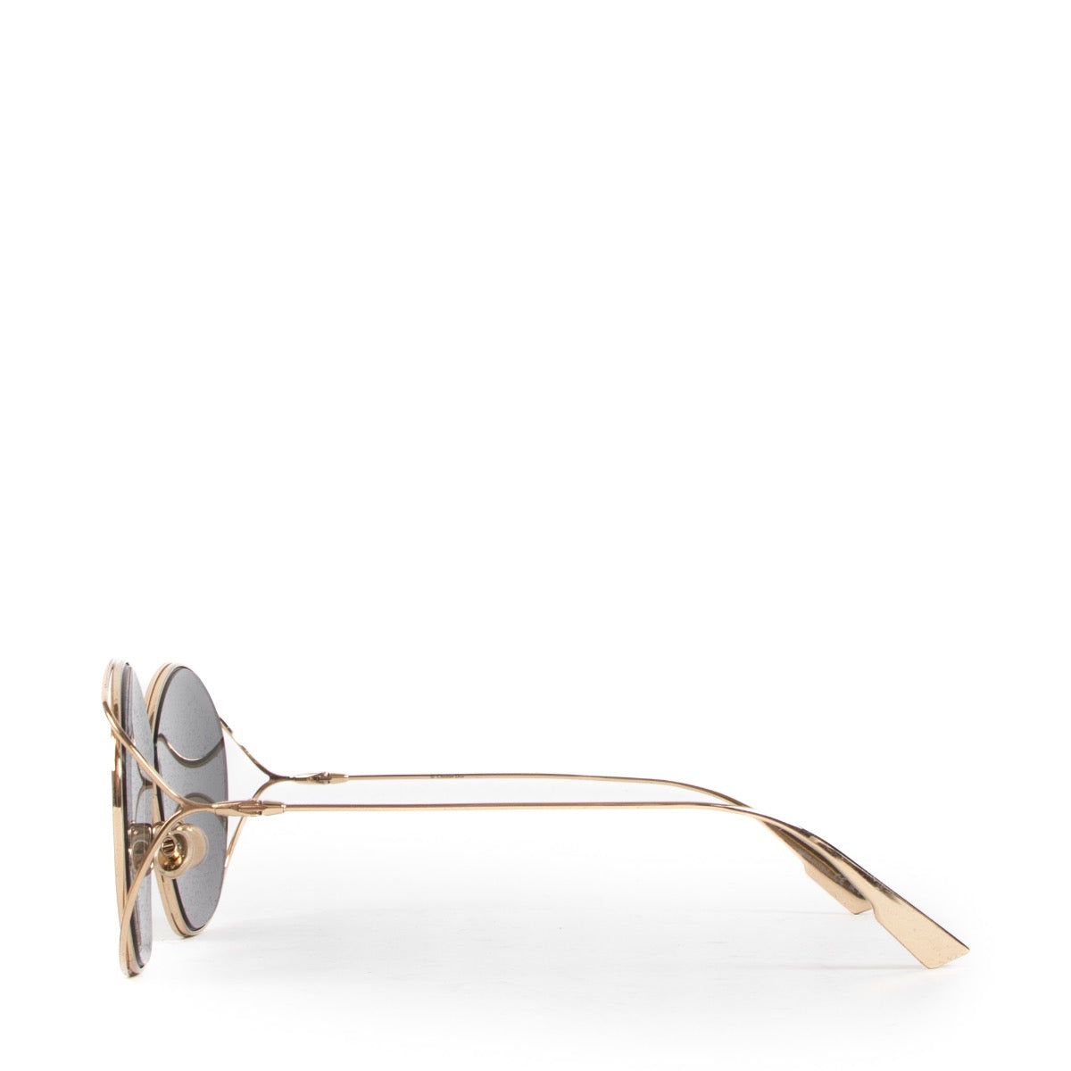 Shop safe online at Labellov in Antwerp, Brussels and Knokke these 100% authentic second hand Christian Dior Reflective Mirror Sunglasses
