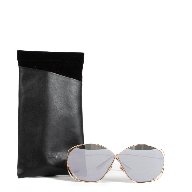 Shop safe online at Labellov in Antwerp, Brussels and Knokke these 100% authentic second hand Christian Dior Reflective Mirror Sunglasses