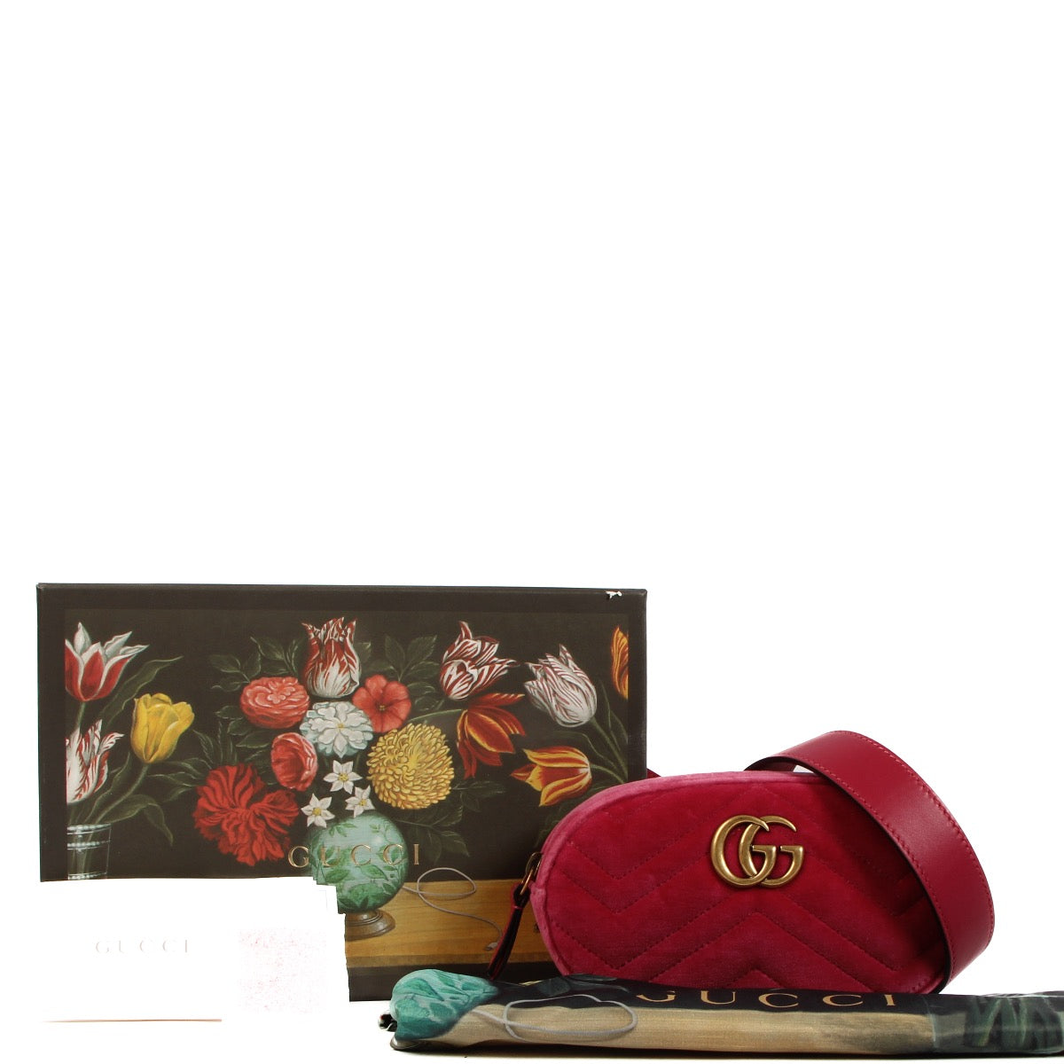 Shop safe online at Labellov in Antwerp, Brussels and Knokke these 100% authentic second hand Gucci GG Marmont Matelassé Pink Velvet Belt Bag