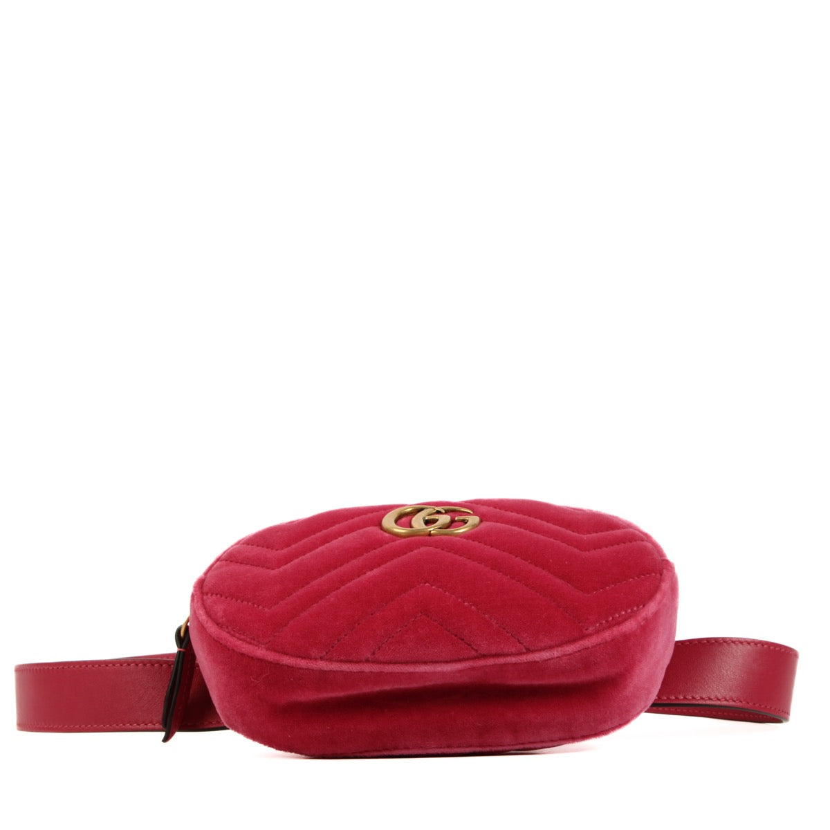 Shop safe online at Labellov in Antwerp, Brussels and Knokke these 100% authentic second hand Gucci GG Marmont Matelassé Pink Velvet Belt Bag