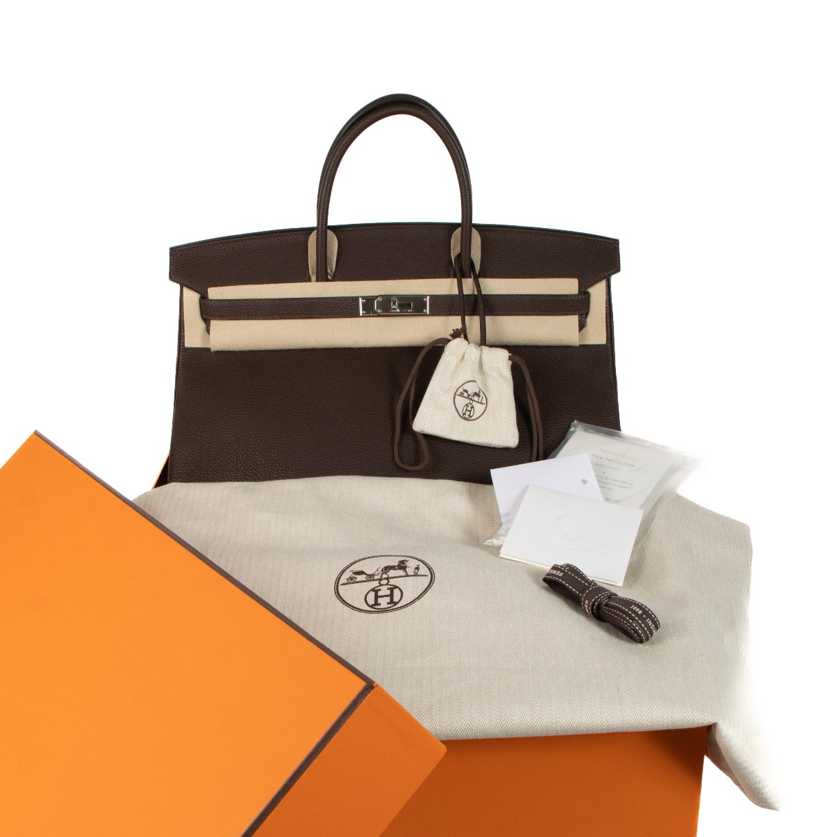 Authhentic second hand vintage Hermès 2008 Birkin 40 Chocolat Togo on www.labellov.com