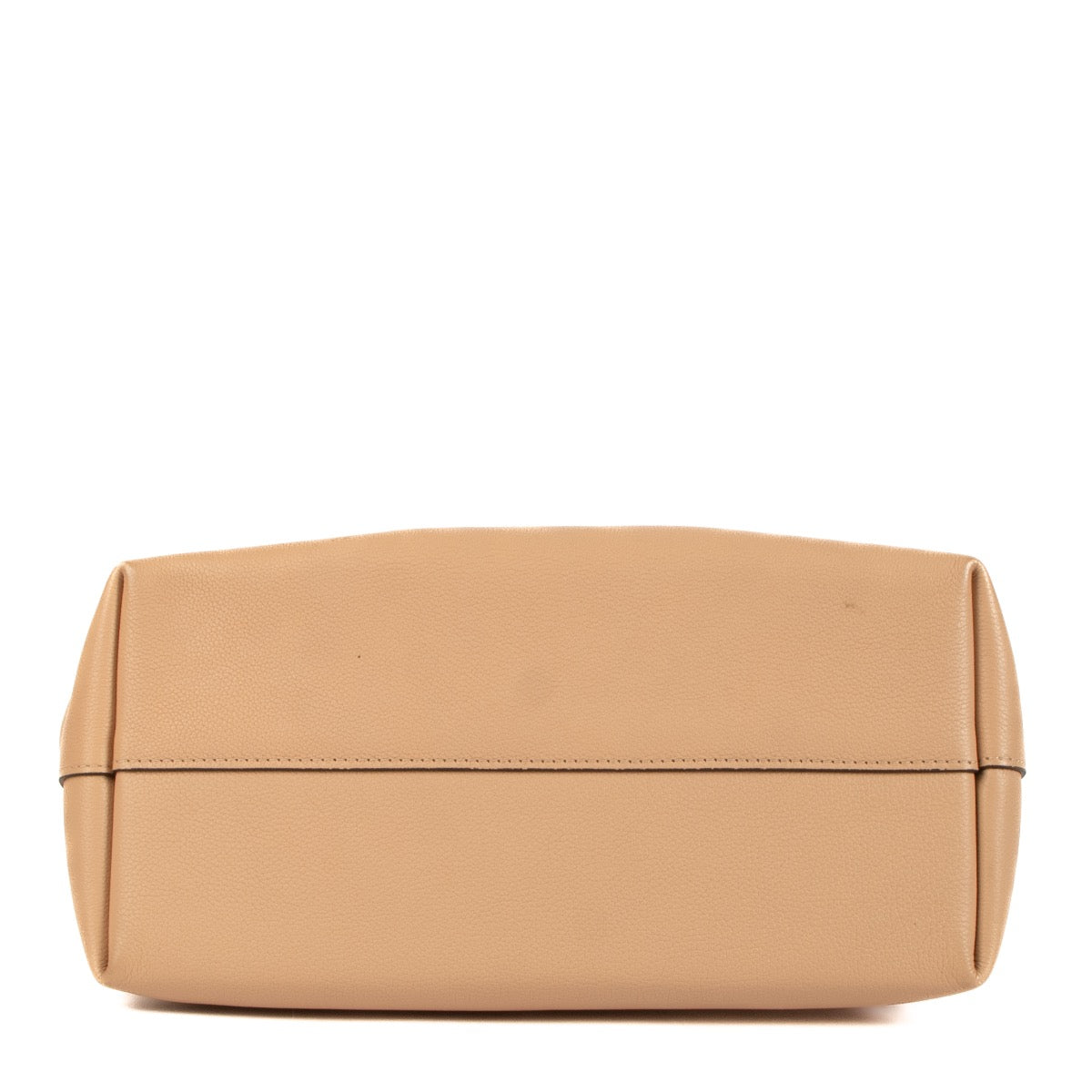 Shop safe online at Labellov in Antwerp, Brussels and Knokke this 100% authentic second hand Louis Vuitton Beige LockMe Hobo Bag