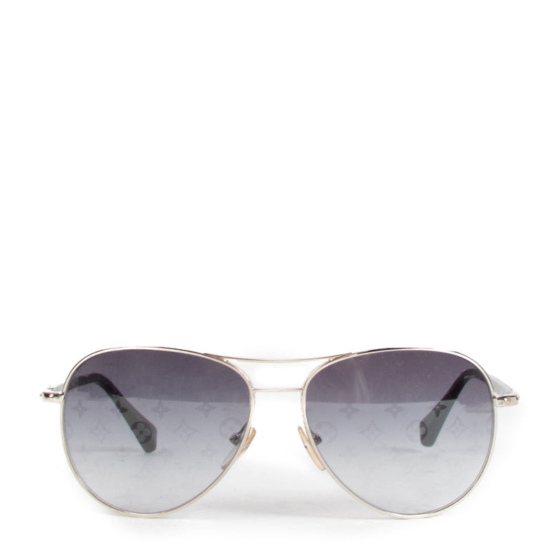 Shop safe online at Labellov in Antwerp, Brussels and Knokke these 100% authentic second hand Louis Vuitton Black Monogram Gradient Conspiration Pilot Sunglasses