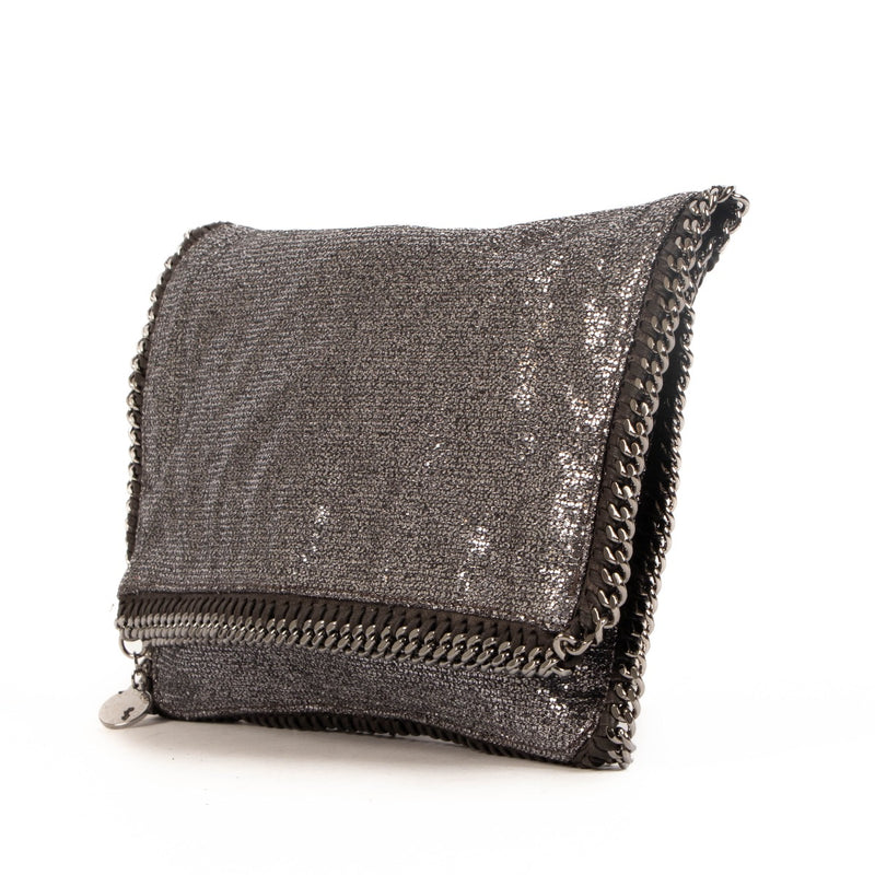 Shop safe online at Labellov in Antwerp, Brussels and Knokke this 100% authentic second hand Stella McCartney Silver Falabella Clutch
