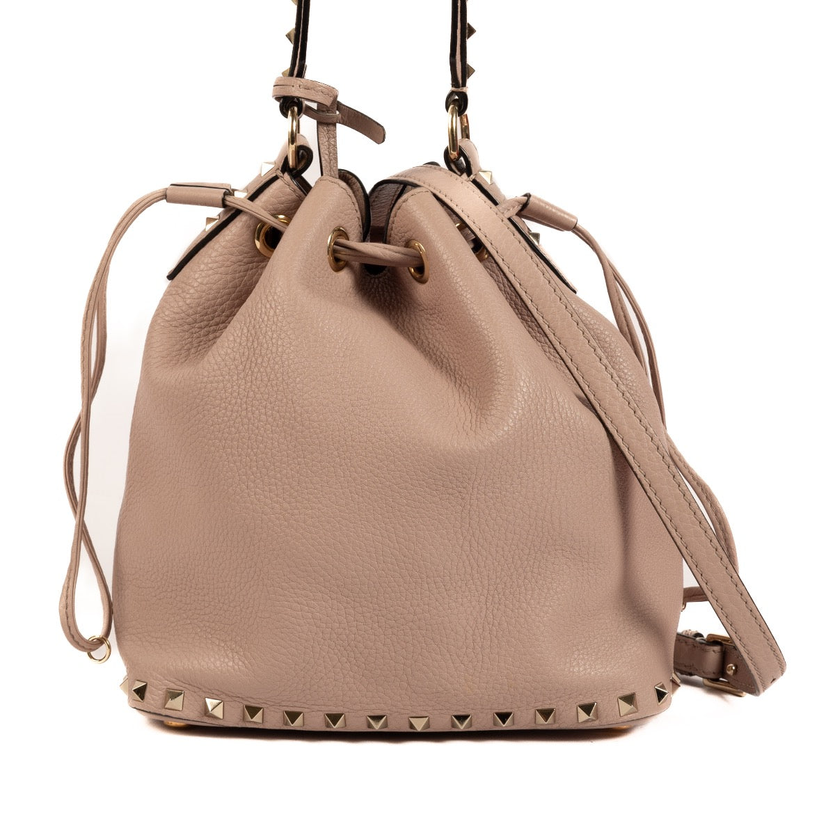 Shop safe online at Labellov in Antwerp, Brussels and Knokke this 100% authentic second hand Valentino Garavani Sand Beige Leather Bucket Bag