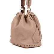 Shop safe online at Labellov in Antwerp, Brussels and Knokke this 100% authentic second hand Valentino Garavani Sand Beige Leather Bucket Bag