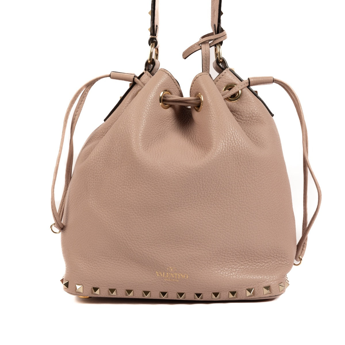 Shop safe online at Labellov in Antwerp, Brussels and Knokke this 100% authentic second hand Valentino Garavani Sand Beige Leather Bucket Bag