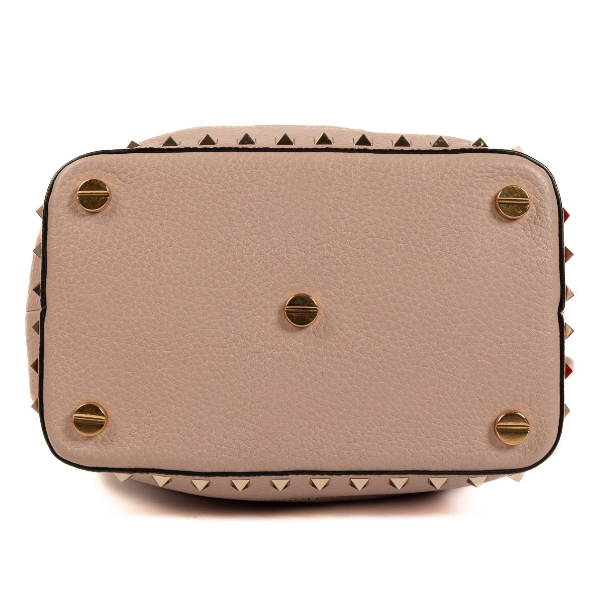 Shop safe online at Labellov in Antwerp, Brussels and Knokke this 100% authentic second hand Valentino Garavani Sand Beige Leather Bucket Bag