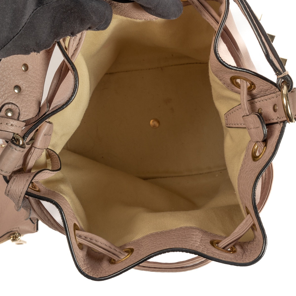 Shop safe online at Labellov in Antwerp, Brussels and Knokke this 100% authentic second hand Valentino Garavani Sand Beige Leather Bucket Bag