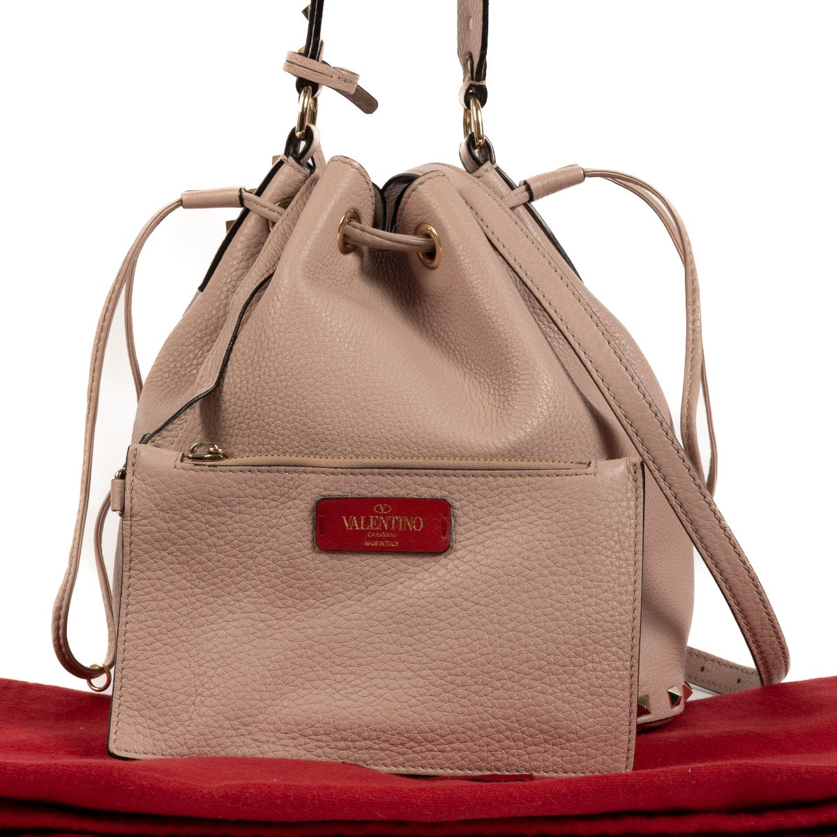 Shop safe online at Labellov in Antwerp, Brussels and Knokke this 100% authentic second hand Valentino Garavani Sand Beige Leather Bucket Bag