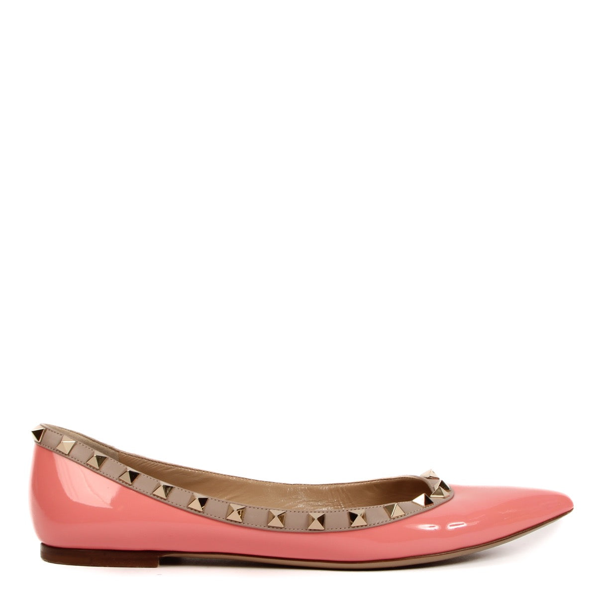 Buy real preloved Valentino Garavani Pink Patent Leather Rockstud Flats safe online at Labellov.com or in Knokke, Brussels and Antwerp