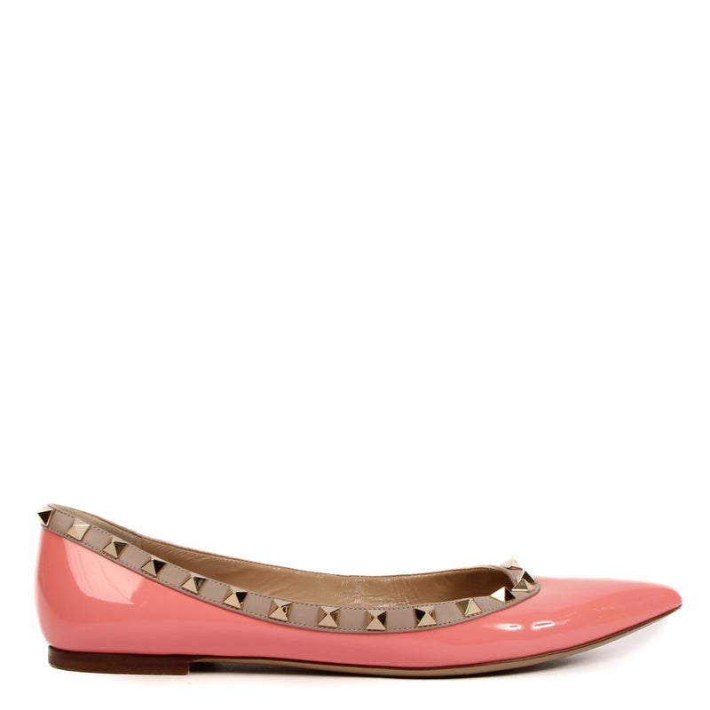 Buy real preloved Valentino Garavani Pink Patent Leather Rockstud Flats safe online at Labellov.com or in Knokke, Brussels and Antwerp