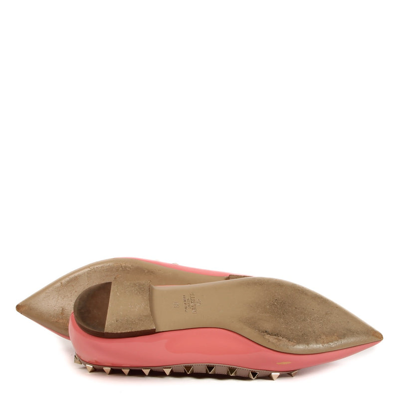 Buy real preloved Valentino Garavani Pink Patent Leather Rockstud Flats safe online at Labellov.com or in Knokke, Brussels and Antwerp