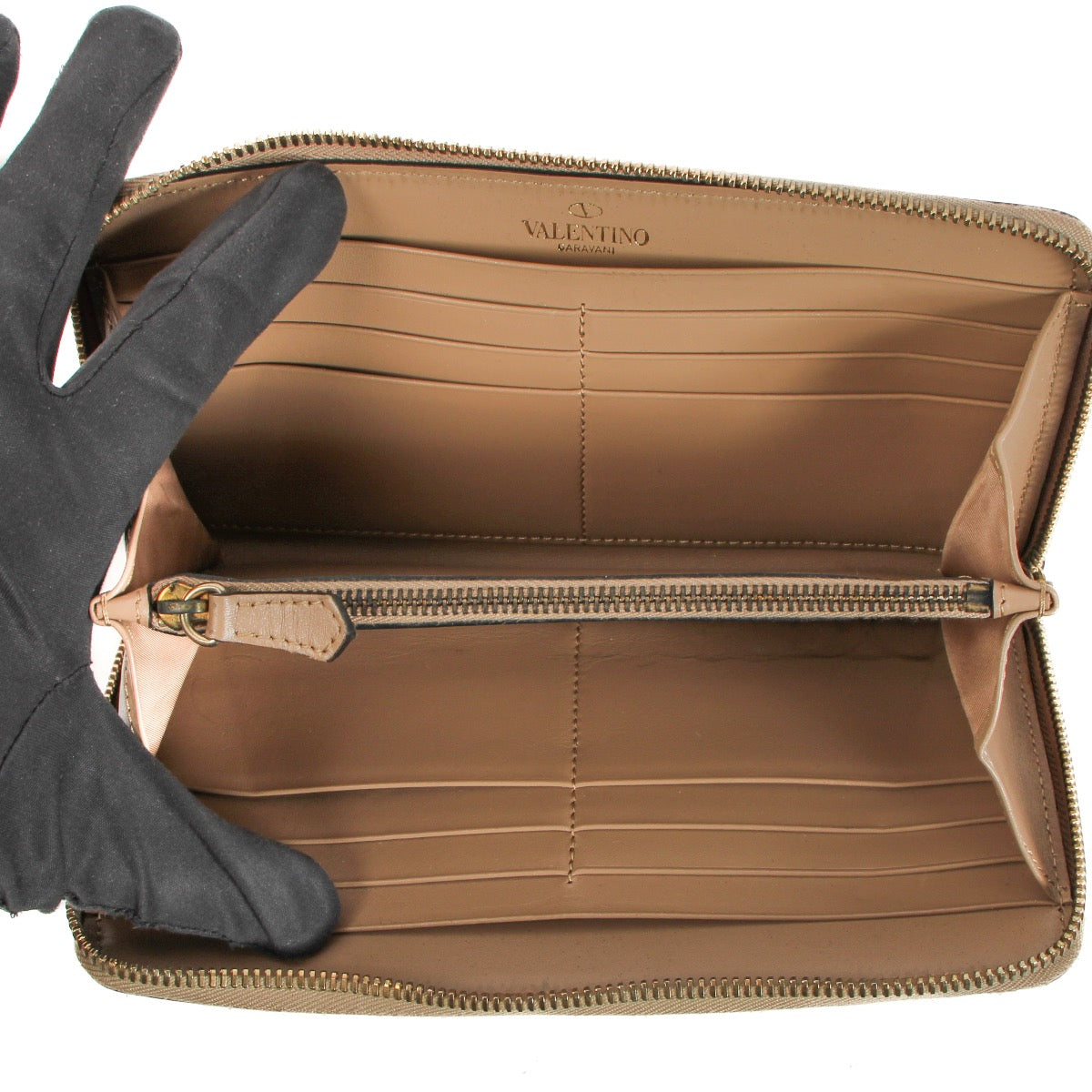 Shop and sell your authentic designer Valentino Garavani Rockstud Continental Wallet for the best price