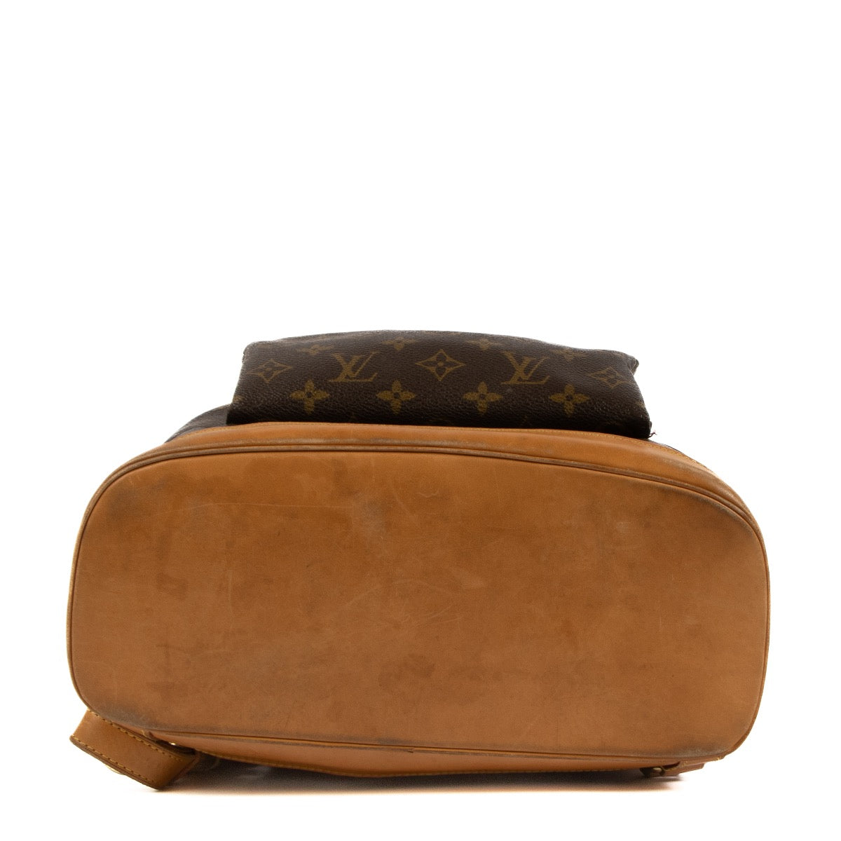 Shop safe online at Labellov in Antwerp, Brussels and Knokke this 100% authentic second hand Louis Vuitton Monogram Montsouris GM Backpack